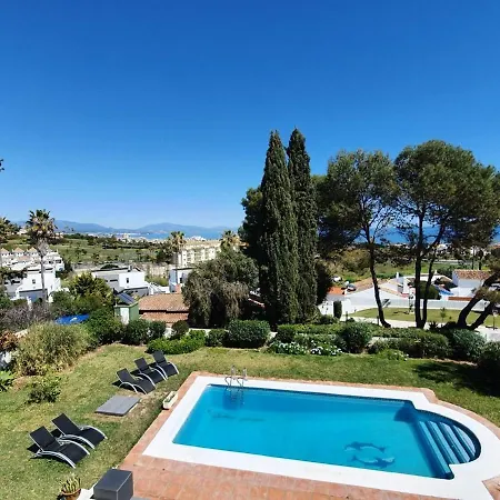 Villa Seaside Villa: 5-bedroom Retreat With Pool And Ocean Views Manilva