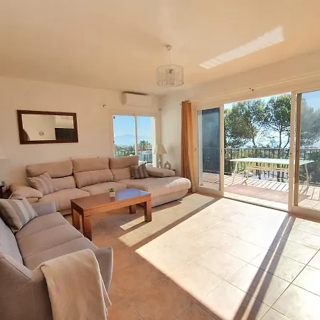 Villa Seaside Villa: 5-bedroom Retreat With Pool And Ocean Views Manilva
