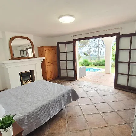 Seaside Villa: 5-bedroom Retreat With Pool And Ocean Views Villa *